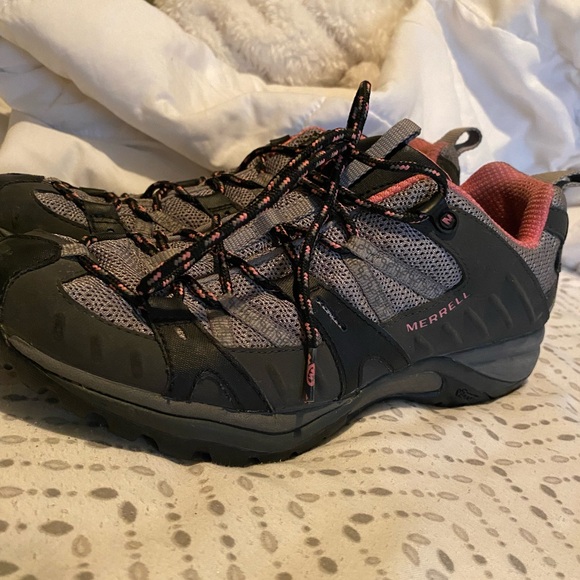 Merrell Shoes - Women’s Merrell Size 9 Shoe